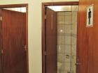 Salão = Banheiros - 4 banheiros sendo 2 femininos e 2 masculinos